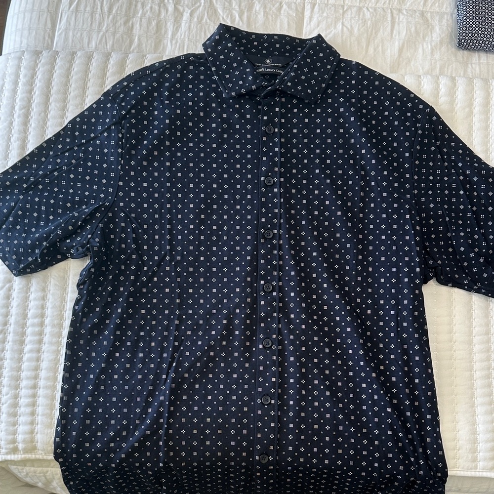 Hart Schaffner Marx Navy and White Geometric Short-Sleeve Shirt